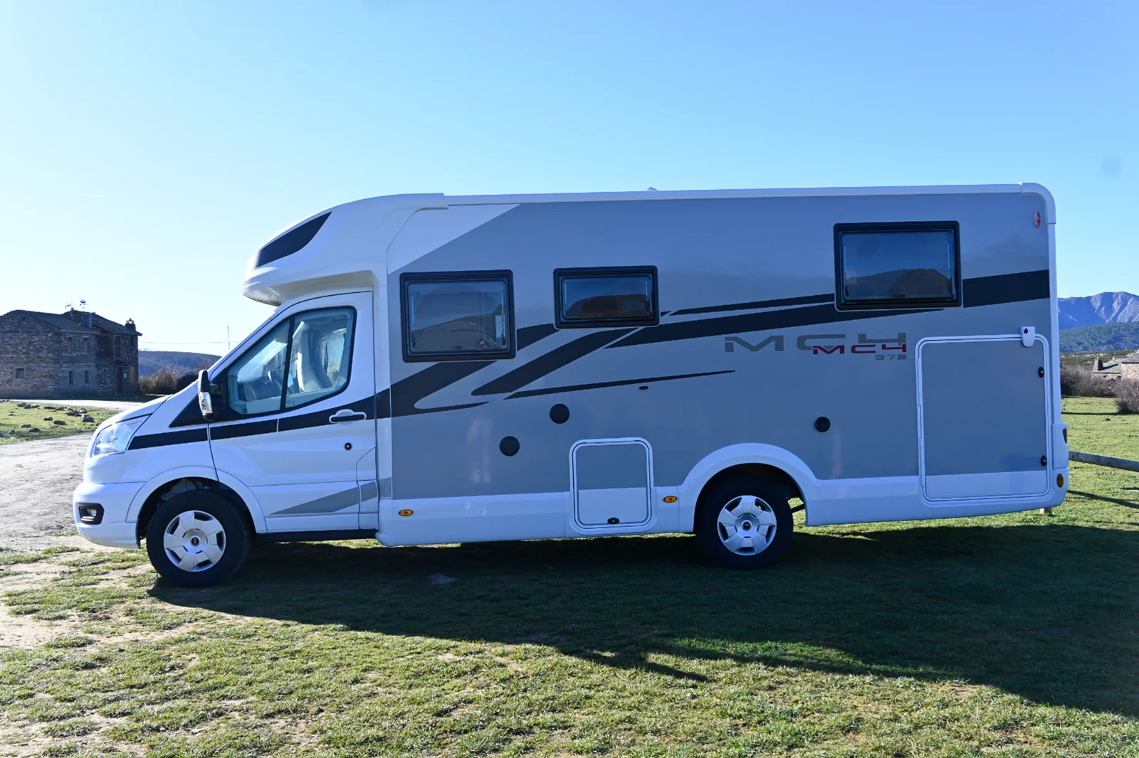 Alquiler autocaravana McLouis Madrid